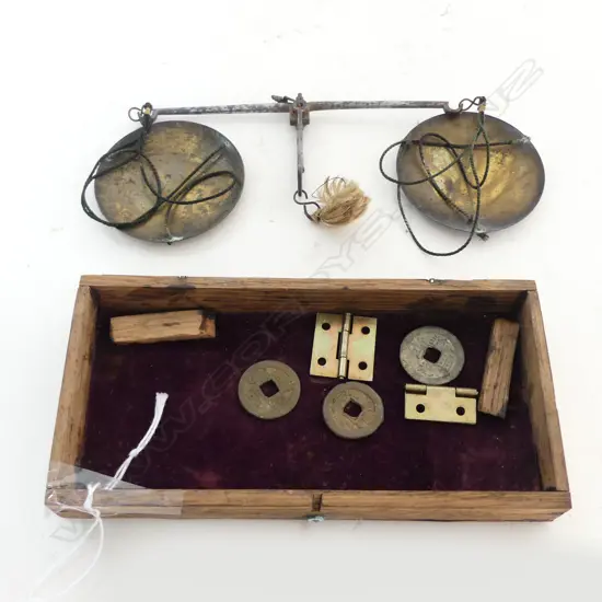 TRADITIONAL OLD CHINESE GOLD SCALES, L.170mm HINGES INSIDE