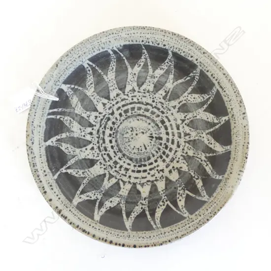 MIREK SMISEK SUNFLOWER PATTERN LGE PLATE wax resist pattern. Dia.260mm