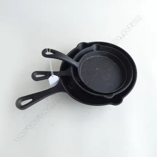 3 SMALL CAST IRON FRYPANS 195mm dia