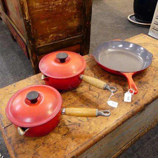 3 PCS LE CREUSET; CAST IRON FRYPAN DIA.270mm & 2 SM LE CRUSSET POTS (BOTH DAMAGED)
