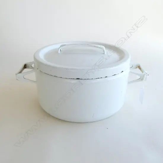 FINEL FINELLA WHITE ENAMEL CASSEROLE POT, Seppo Mallat design, Finland 200mm dia chips