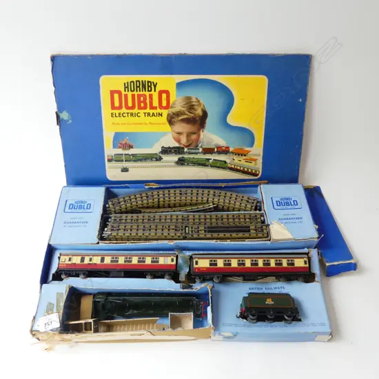 DUBLO TRAIN SET, BOXED (needs repair)