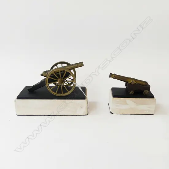 2 METAL CANONS ON TRAVERTINE BASES W.210mm