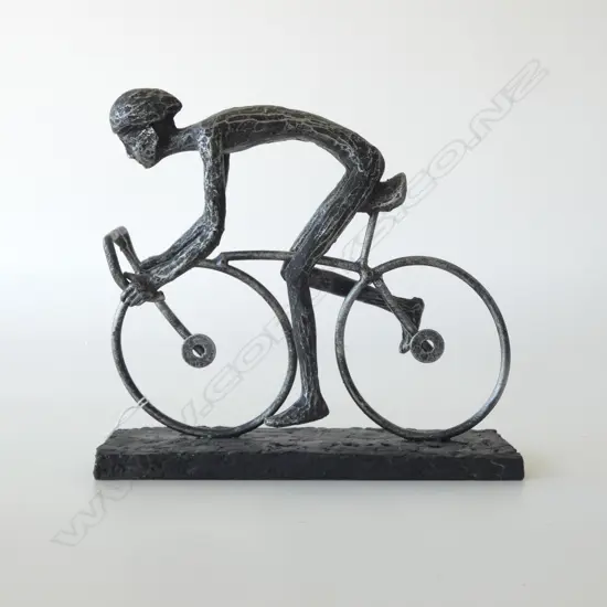 SILVER RESIN CYCLIST SCUPTURE H.195mm