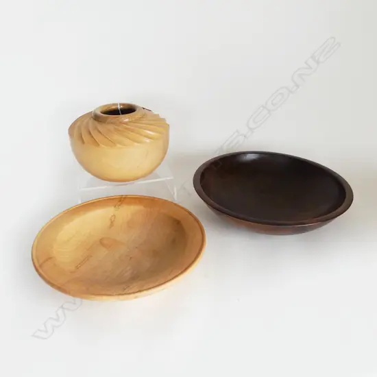 3 NZ TURNED WOODEN ITEMS: Tawa vase + R. McCallum ash bowl + kauri stained bowl Dia.310mm.