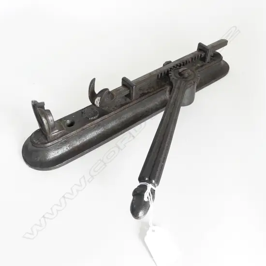 CAST IRON WALL MOUNTED CORK REMOVER L370MM