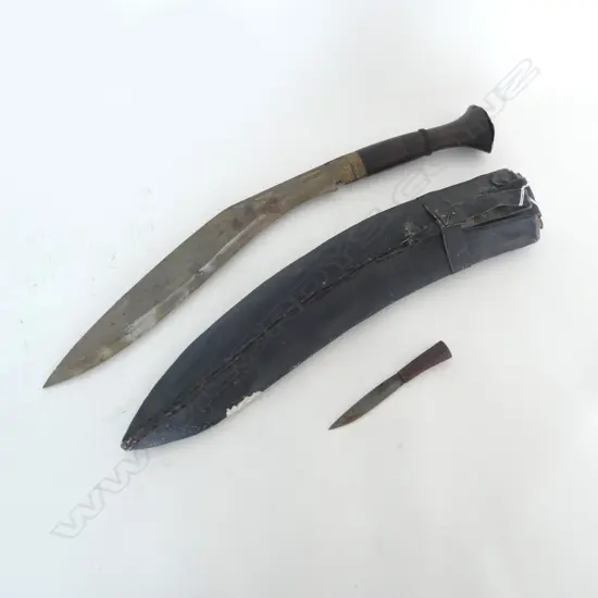OLD NAPALESE KUKRI BLADE IN LEATHER BOUND WOODEN SHEATH w. SMALLER BLADE (1 MISSING), L.630mm