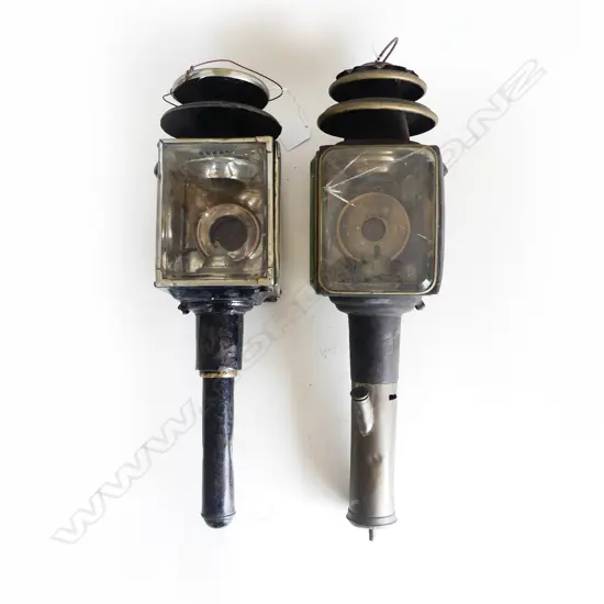 2 VICT VINTAGE CARRAGE LAMPS EACH HAS  1 CRACKED GLASS L430MM