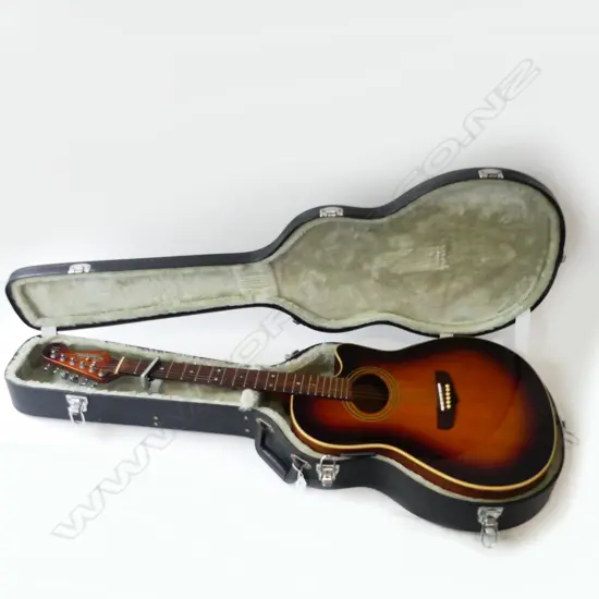 FENDER 'MONTARA' ACOUSTIC GUITAR L.1060mm, CASED