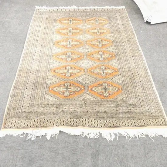 HAND KNOTTED WOOL PILE RUG 1900x1300mm