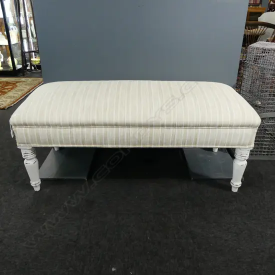 WHITE UPHOLSTERED OTTOMAN 1180x520x480mm