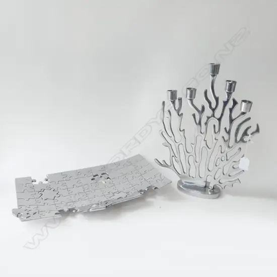 SILVER METAL 'PUZZLE' PLATTER W.400mm & 'CORAL' CANDLE HOLDER H.360mm