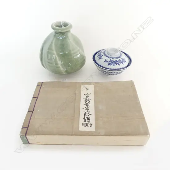 ORIENTAL CELADON GLAZE VASE, VINTAGE JAPANESE HANDBOUND BOOK & B/W LIDDED BOWL D.110mm