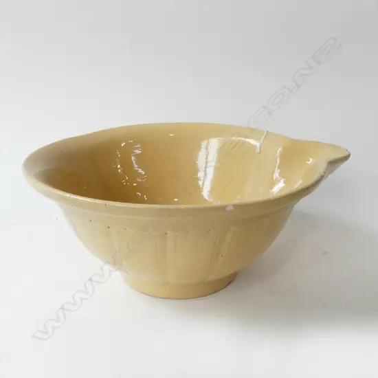 (3114) LG OLD YELLOW CRACKLE GLAZED MIXING BOWL Dia.320mm (CHIP TO SPOUT)