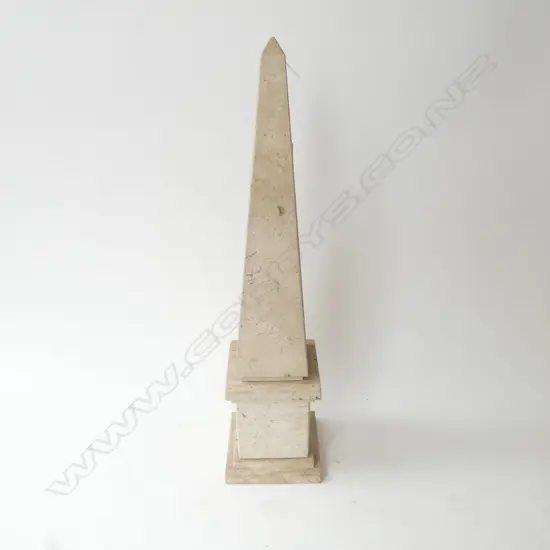 LG TRAVERTINE OBELISK H.545mm