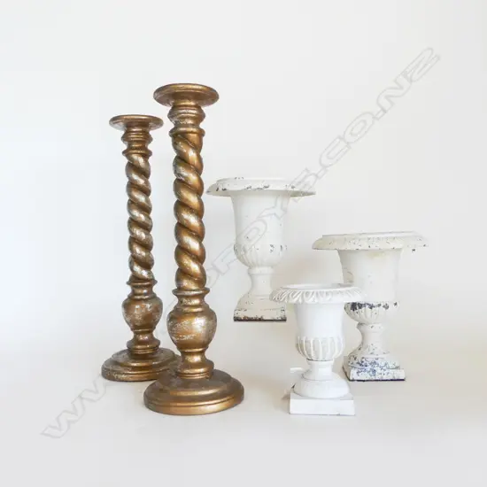 3 WHITE PAINTED METAL URNS H.190mm + PR CANDLESTICKS H.350mm