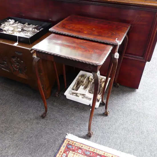 2 MAHOGANY NESTING TABLES, REPAIRS 485x370x610mm