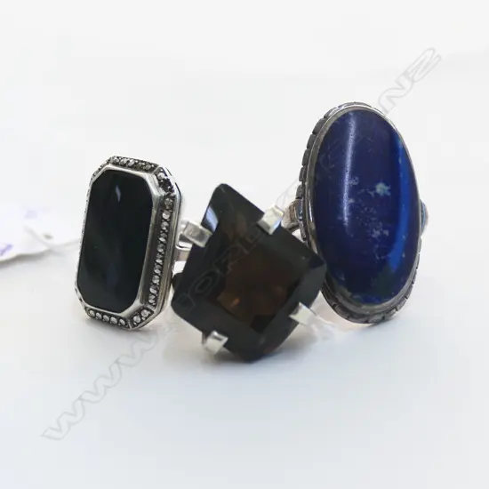 3 SILVER RINGS; SMOKEY QUARTZ, BLACK ONYX, LAPIS 27.5 GM