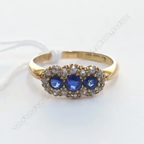 18CT ANTIQUE SAPPHIRE & DIAMOND RING 2.8 GM SIZE O