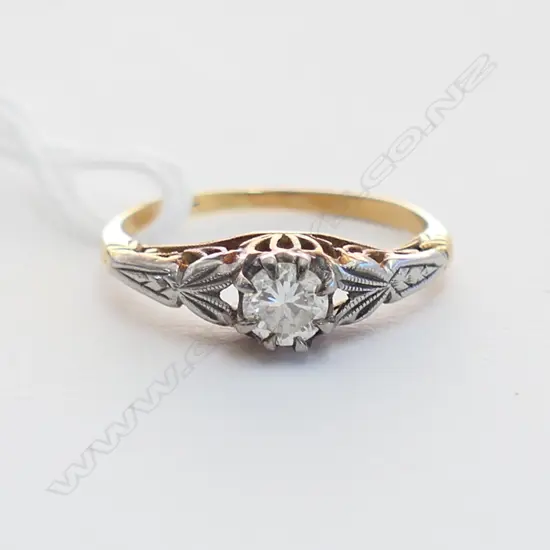 18CT & PLATINUM (0.30ct approx) DIAMOND RING 2.3 GRAMS SIZE M 1/2