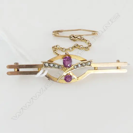 EDW 9CT GOLD BROOCH set w almadine garnets & seed pearls 2.6gms