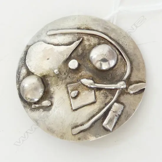 STG SILVER ABSTRACT BROOCH 18 GM 40mm dia
