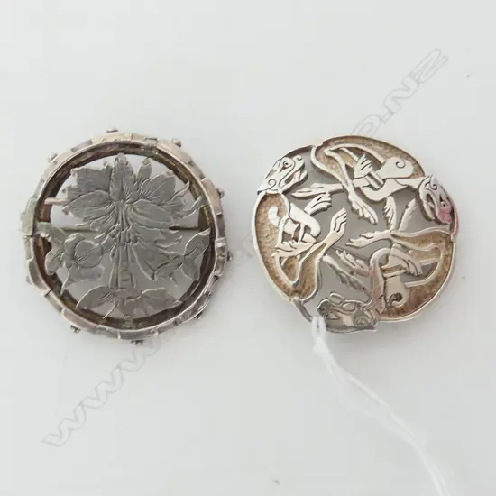 2 SILVER BROOCHES 19.0 GM 40mm dia