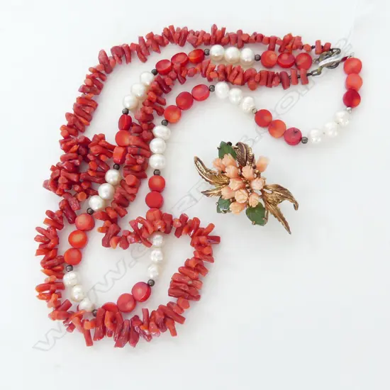 2 CORAL BEAD NECKLACES AND A CORAL & JADE BROOCH