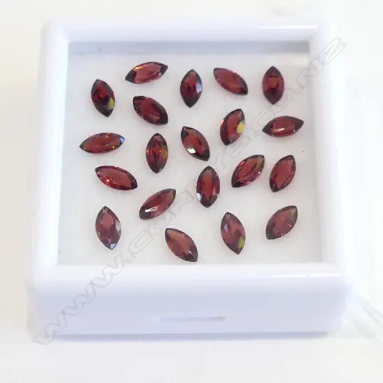 GARNET  MARQUISE 6X3  20  = 6.30CT