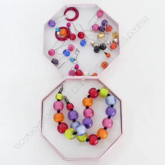ASST. COLOURED FASHION BEAD NECKLACE & EARRINGS