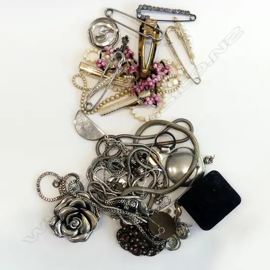 BAG ASST. COSTUME JEWELLERY, HAIR CLIPS ETC