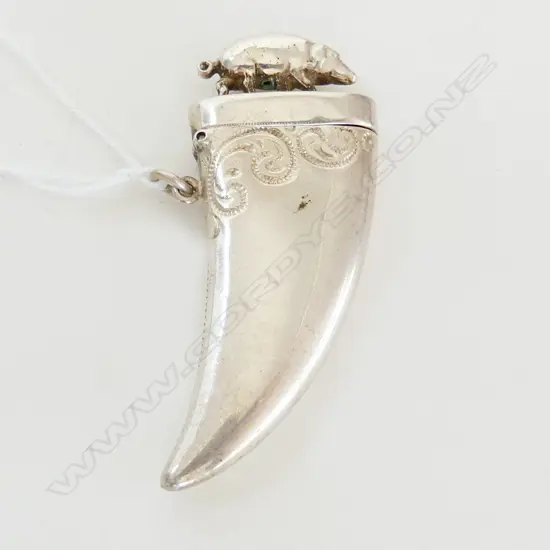 SILVER SHARK'S TOOTH form VESTA W PIG TO LID engraved