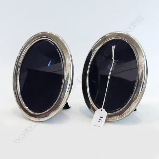 PR STG SILVER OVAL PHOTO FRAMES SHEFFIELD 2004 170x130mm