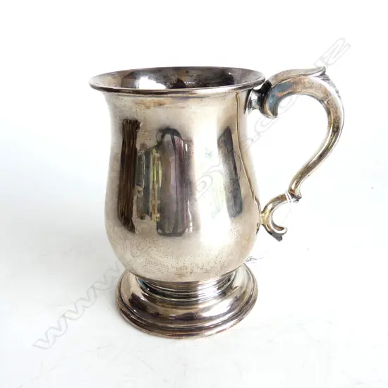 STERLING SILVER PINT TANKARD. IN THE GEORGIAN MANNER SHEFFIELD 1964 MAKER PINDER BROTHERS GARDEN ST. H.130mm. 350g