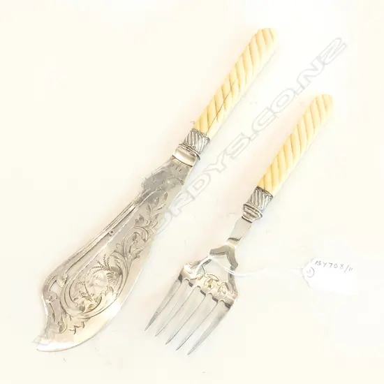 VICTORIAN PAIR OF IVORY & SILVER PLATED FISH SERVERS ENGRAVED WITH FISHERMAN NB: CRACK TO HANDLES L.310MM