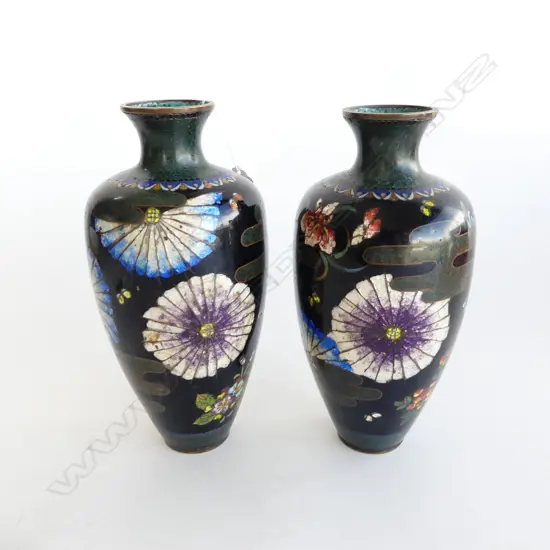 PR FINE JAPANESE 19thc CLOISONNE VASES DECORATED w CHRYSANTHEMUMS, H.220mm