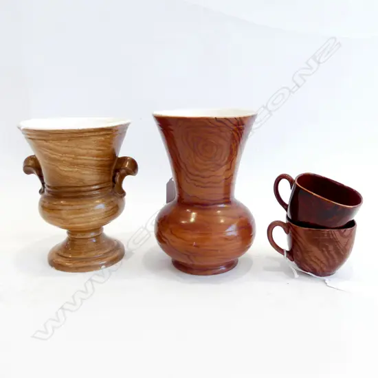 2 TITIAN STUDIO WOOD GRAIN PAT VASES H180MM & 2 PROTOTYPE CUPS