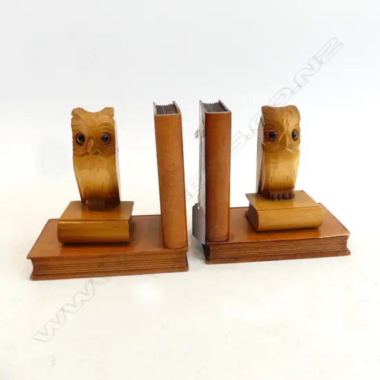 PR OF WOODEN BOOKENDS WITH OWLS H  130 MM