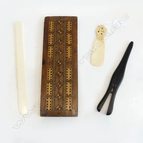 4 PCES: IVORY SHOE HORN, PAGE TURNER + GLOVE STRETCHER & SOLITAIRE BOARD L.265mm