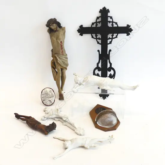 ASST RELIGOUS ITEMS CROSS,FONT FIGURES OF CHRIST PORCELAIN AND WOOD H 300 MM