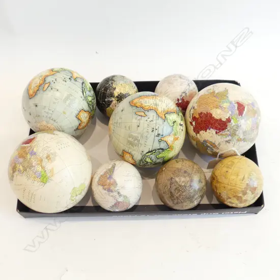 COLLECTION OF 9 WORLD GLOBES D.13CM & .8CM