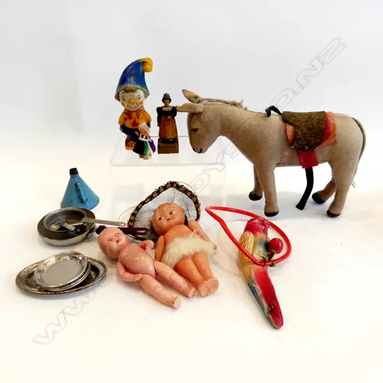 BOX – VARIOUS VINTAGE TOYS KEWPIE DOLL, NODDY, PARROT, DONKEY, DOLL, DOLLS KITCHENWARE ETC