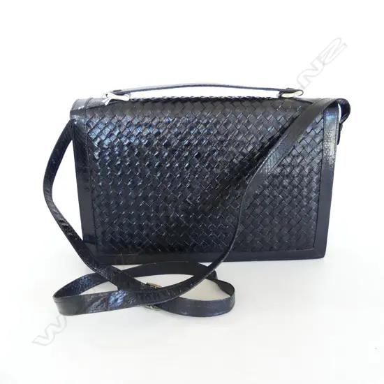 BLACK HANDBAG, EEL OR SNAKE SKIN?