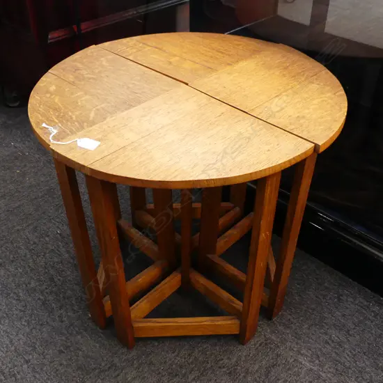 4 OAK 1/4 NEST TABLES D 610 MM SOME SPLITS