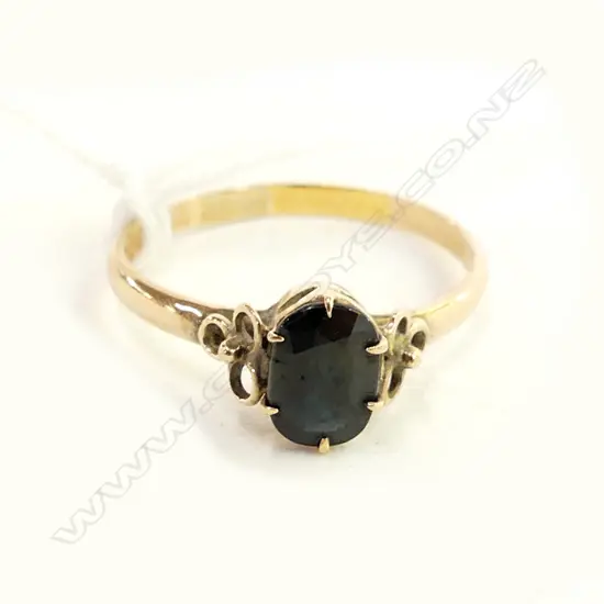 9ct GOLD & LGE DARK SAPPHIRE RING 2.34gms SIZE T 1/2