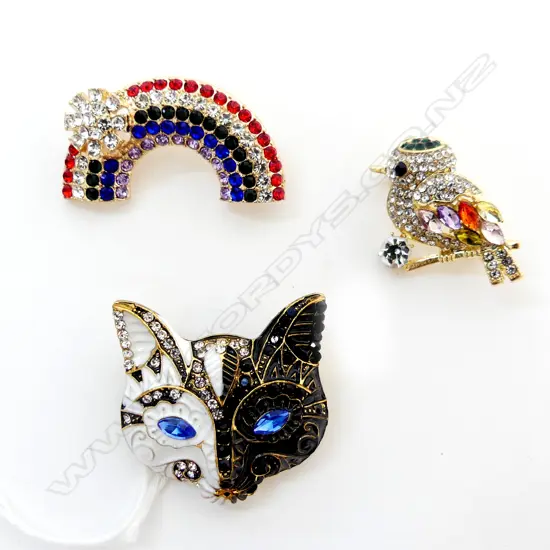 3 DELIGHTFUL COSTUME BROOCHES, BIRD, RAINBOW & CAT, ENAMEL & DIAMANTE