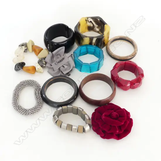 ASST. COSTUME JEWELLERY; BANGLES ETC