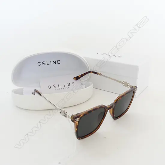 PR WOMAN'S 'CELINE STYLE' GLASSES IN CASE