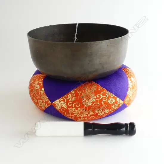 OLD JAPANESE SINGING BOWL ON A NEW CUSHION, DIA 175, H 75mm
