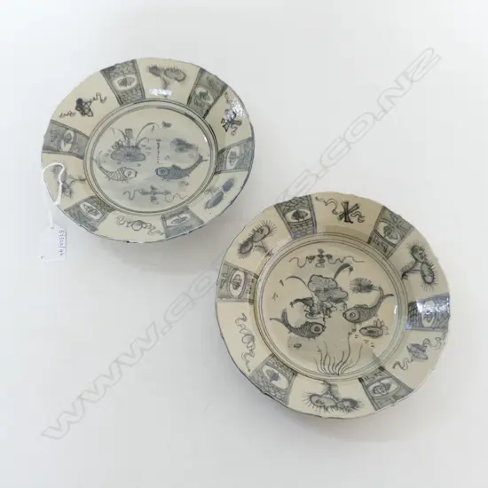 2 BLACK & WHITE CHINESE PLATES DIA195MM